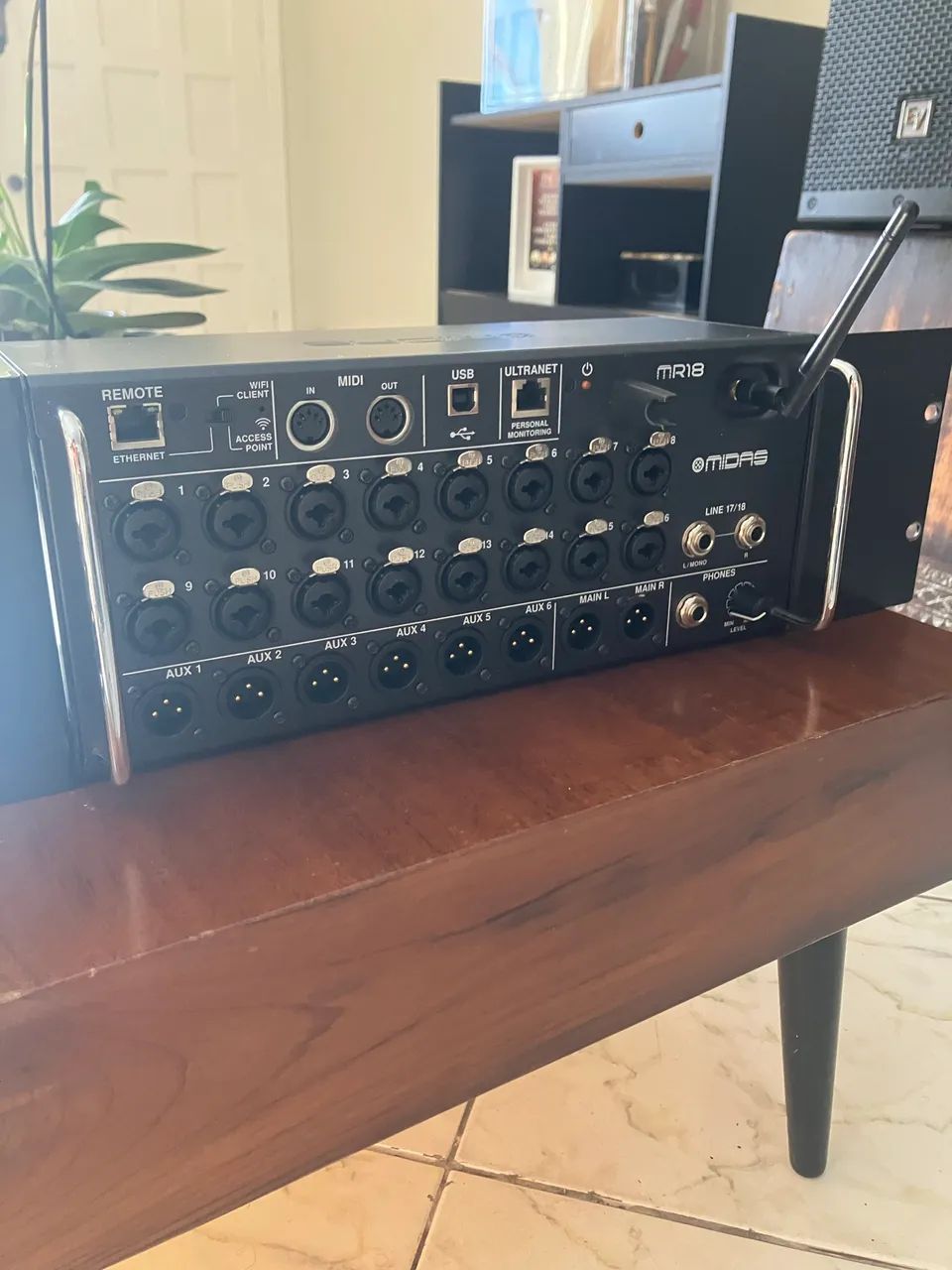 Mesa Digital Midas MR18 (Seminova) - Foto 2