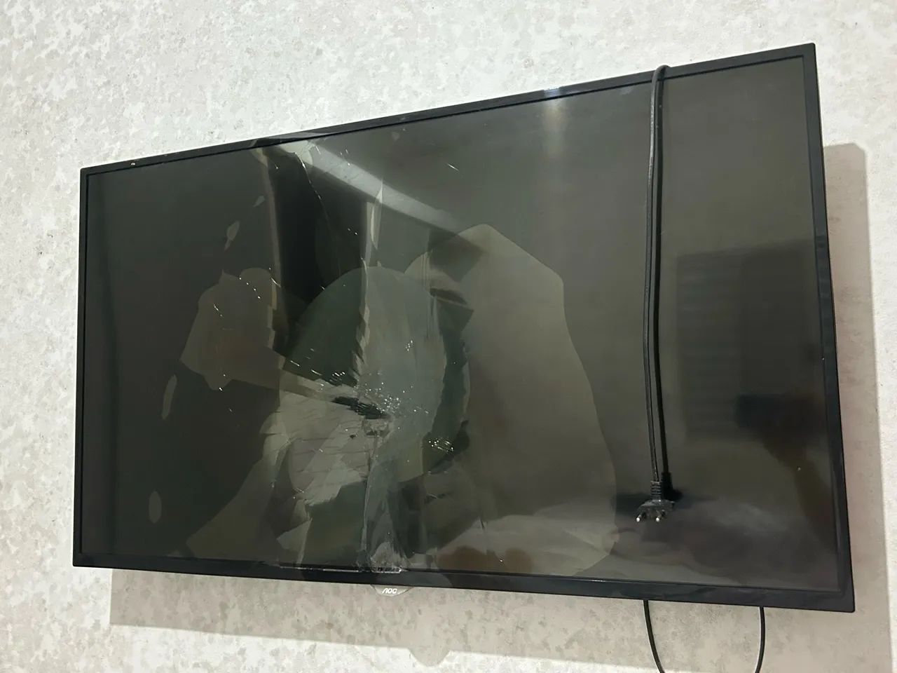 Vende-se TV quebrada