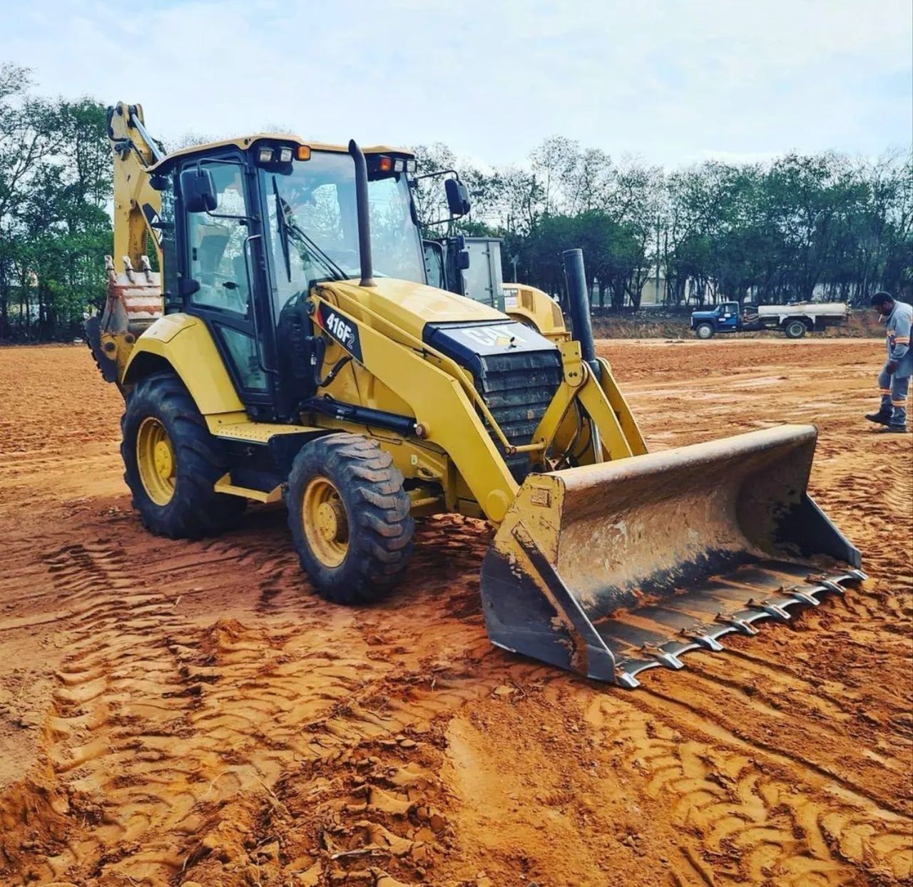 Retroescavadeira Caterpillar 416F2 17/17 - Entrada R$20.000,00
