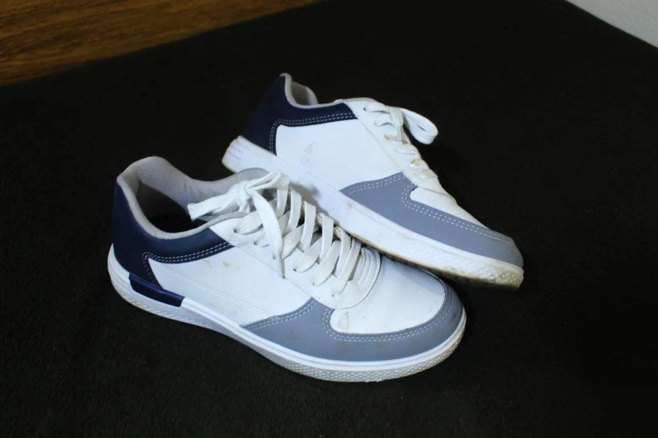 Par de sapatos brancos - Foto 4