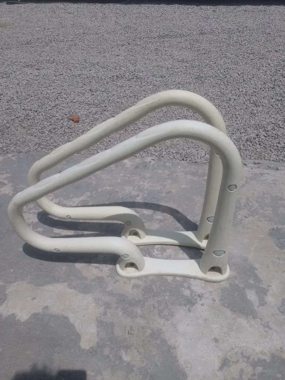 Corrimão / Escada para Piscina - Resistente, Ideal para Entrada e Saída