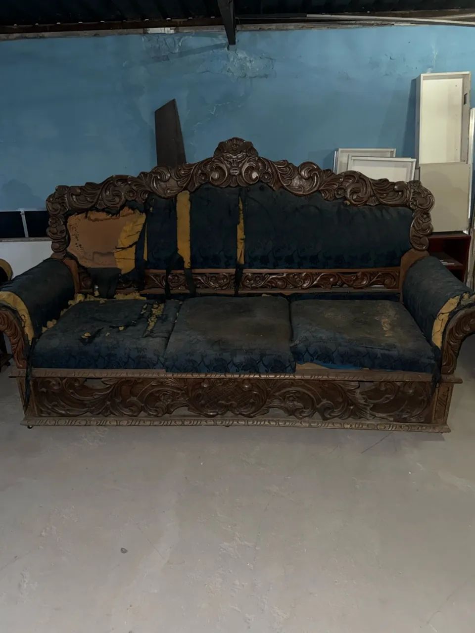 Vendo sofá antigo de madeira para reforma - Foto 5