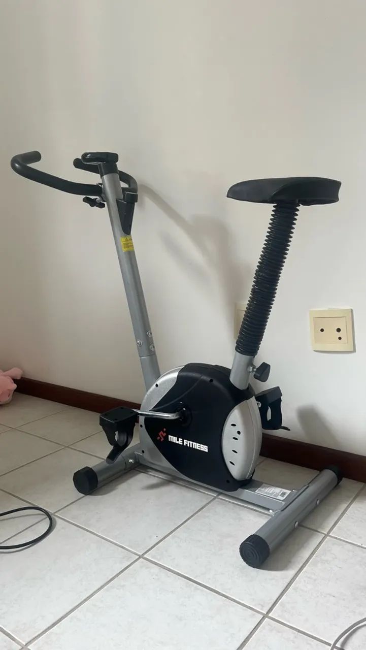 Bicicleta Ergométrica para Exercícios em Casa - Praticamente Nova