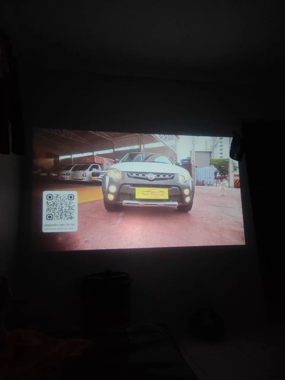 Vende-se mini projetor HY300 + caixinha de som - Foto 5