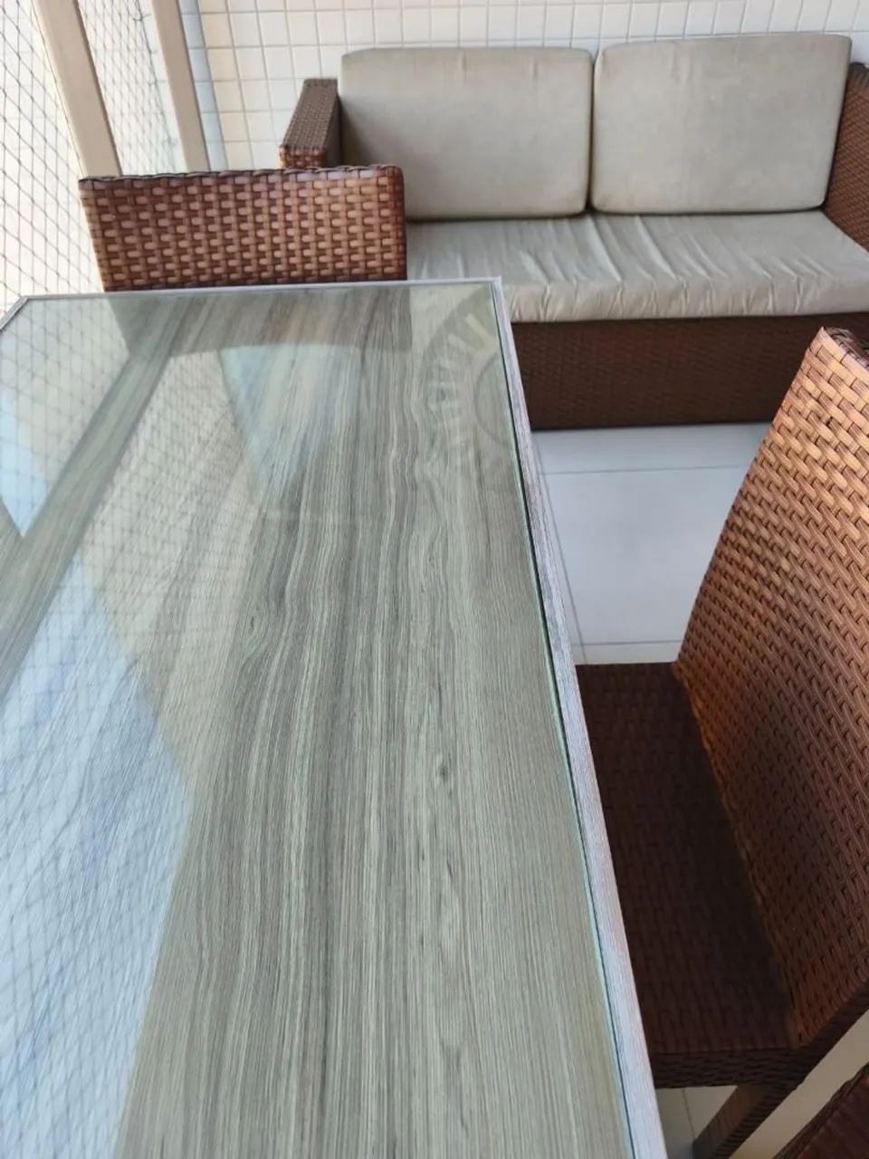 Mesa madeira MDF e 4 cadeiras revestidas de fibra  - Foto 3
