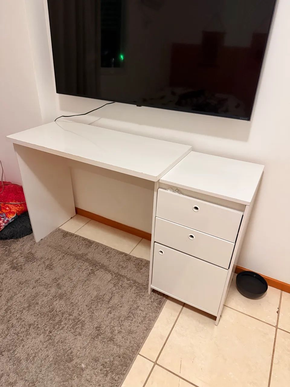 Mesa escrivaninha com gaveteiro para escritório 