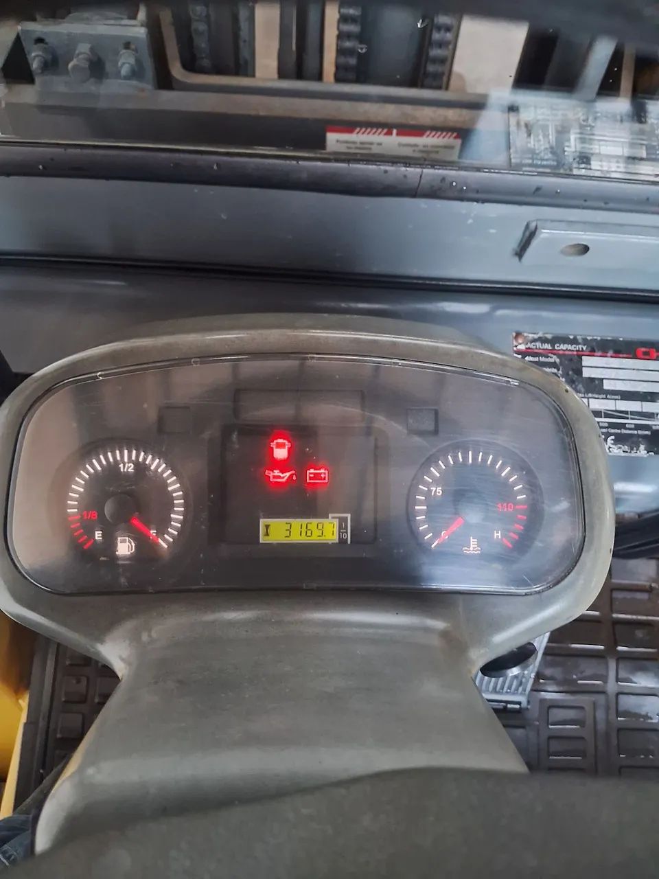 Empilhadeira Combustão Torre Triplex Ano 2014. Excelente Estado e Perfeito Funcionamento. - Foto 3