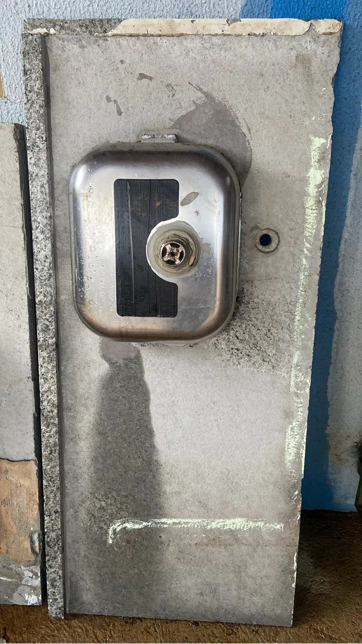 Duas pias de mármore mais bancada de 2,00cm com todos os acabamentos  ?VALOR A NEGOCIAR ? - Foto 2