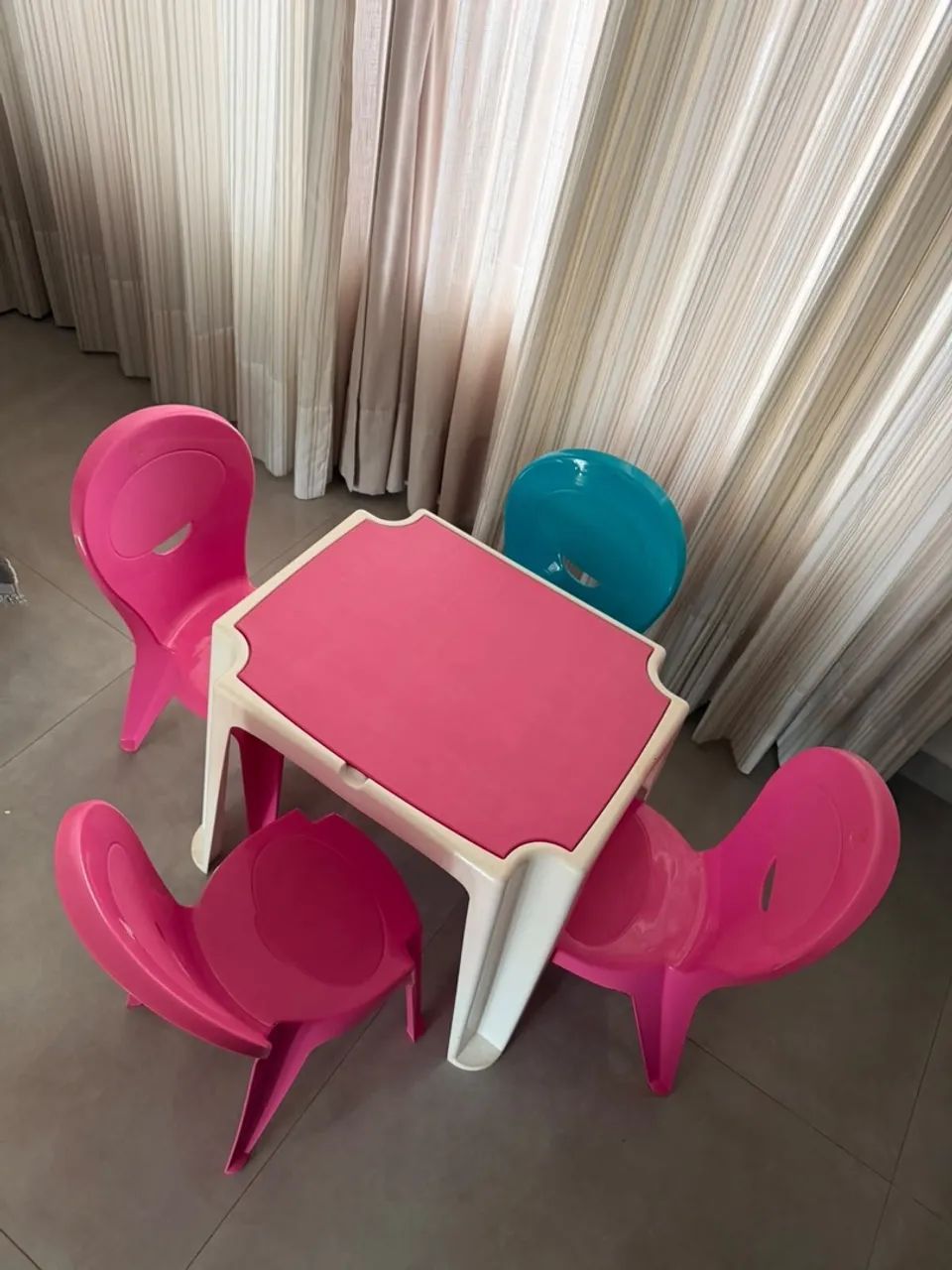 Mesa Infantil com 4 Cadeiras - Foto 3