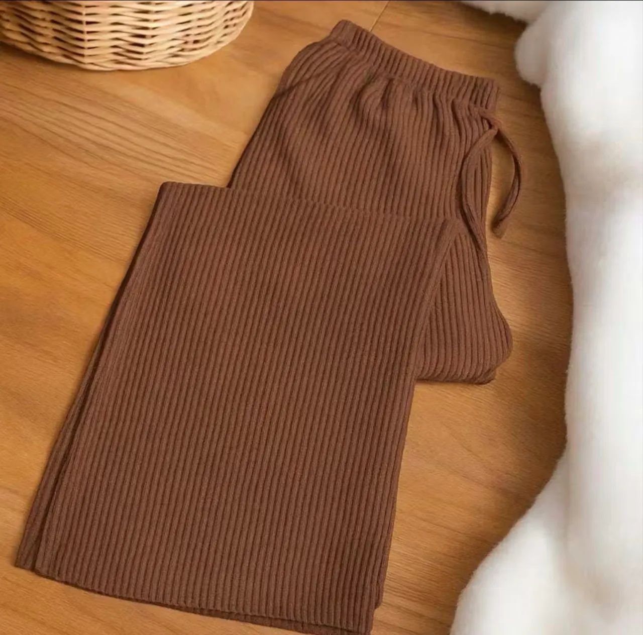 Calça pantalona texturizada