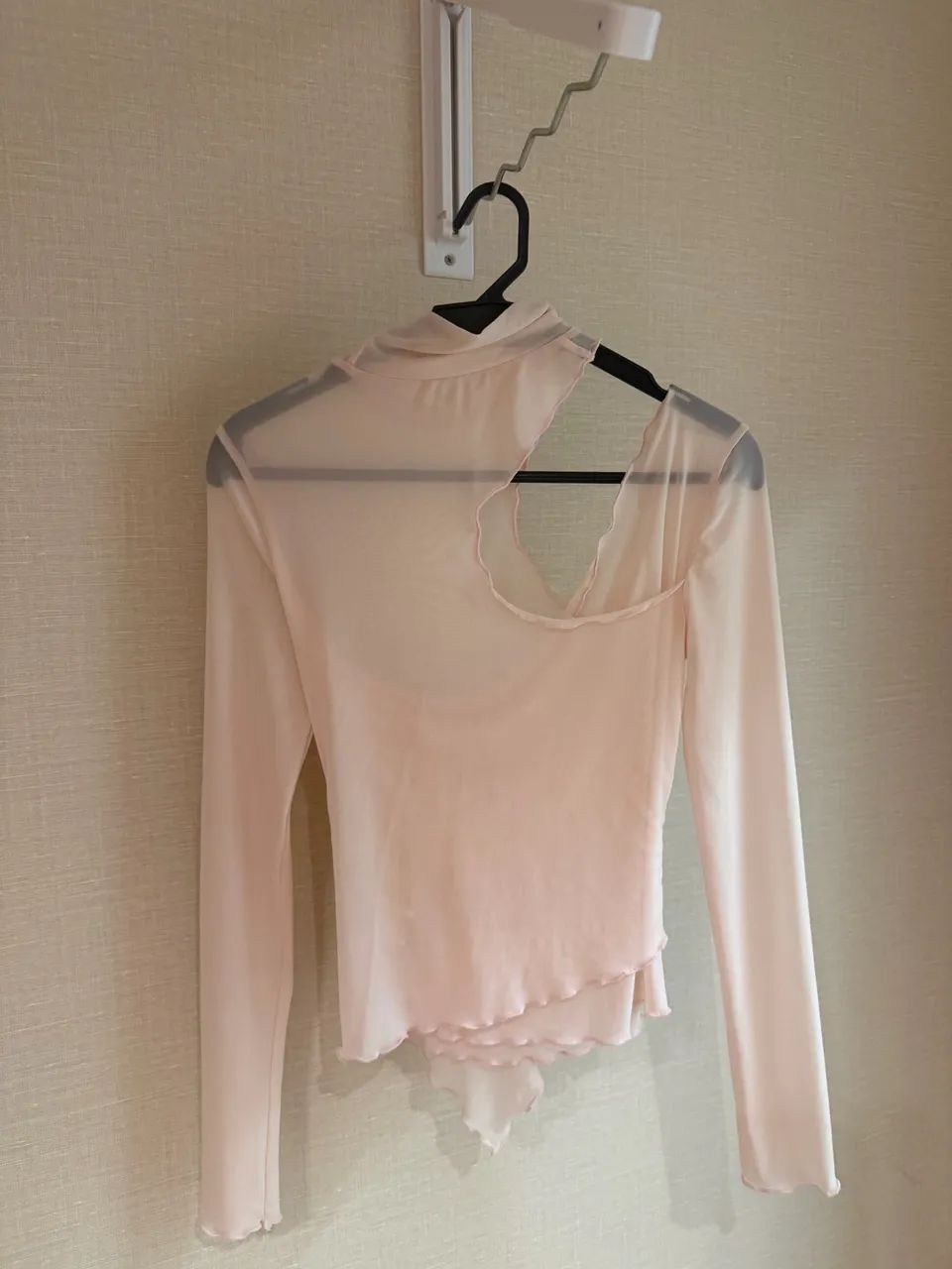 Blusa transparente manga longa decotada - Foto 2