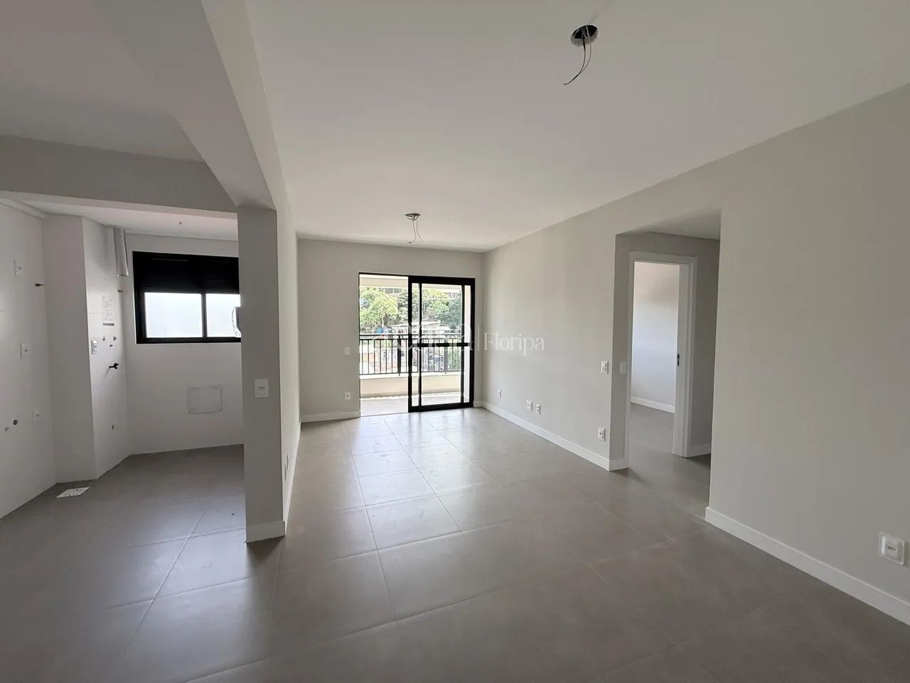 Apartamento de 2 dormitórios, sendo 1 suíte no bairro Saco Grande - Foto 4