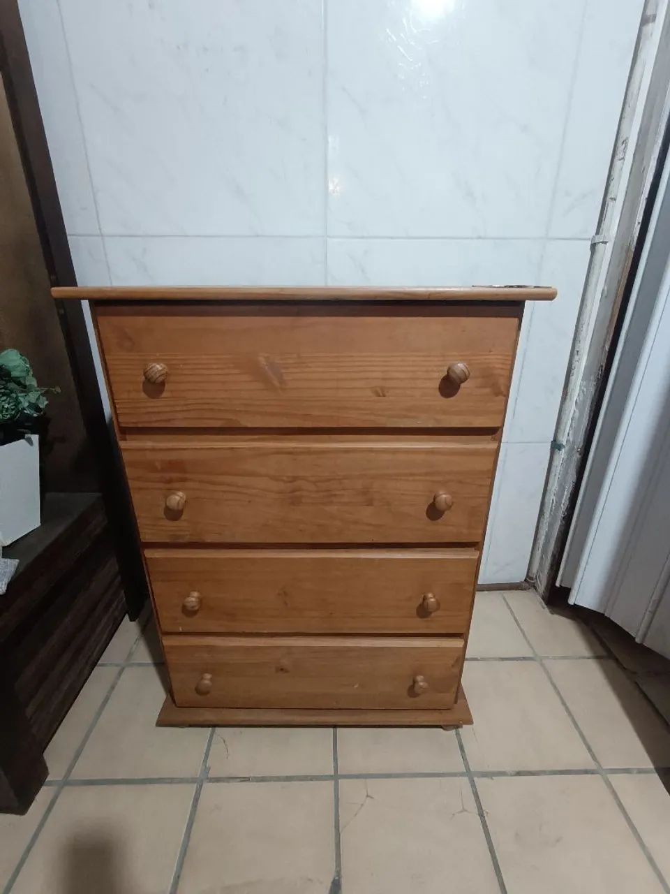 Cômoda de Madeira com 4gavetas 