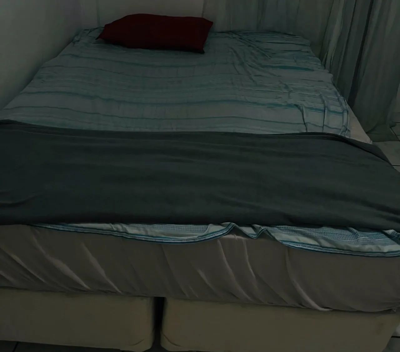 Cama de casal e colchão 