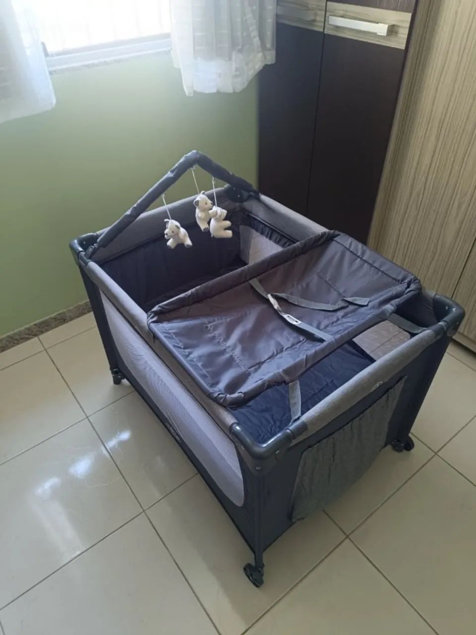 Berço Compacto Joly Chiqueirinho Com Trocador E Móbile Cinza - Foto 4