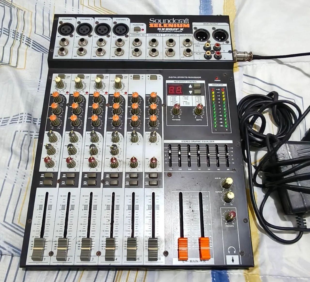 Mesa de som Soundcraft Selenium 