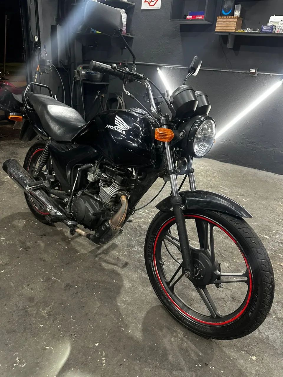 Titan CG  - Foto 2