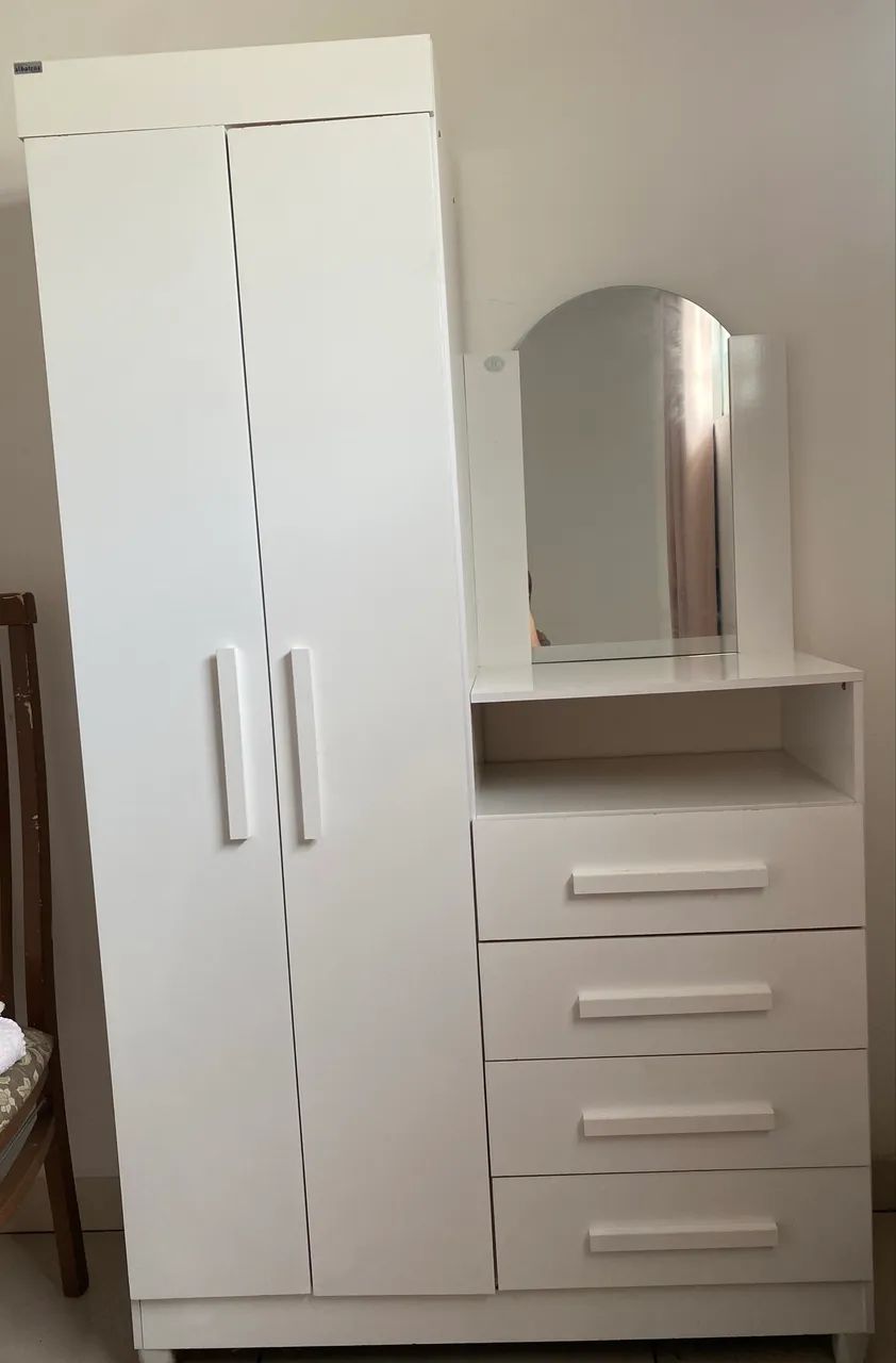 Cômoda  Multiuso 2 Portas 4 Gavetas e Espelho