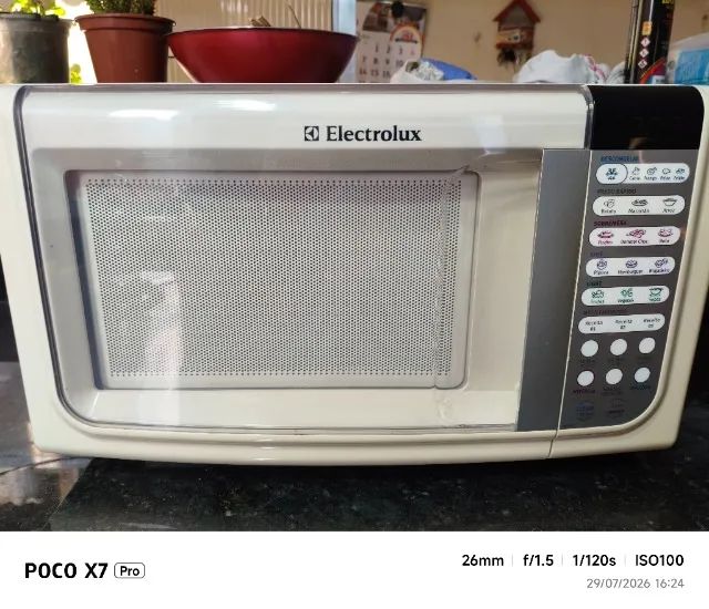 Microondas Eletrolux 23 litros 220vts ótimo estado