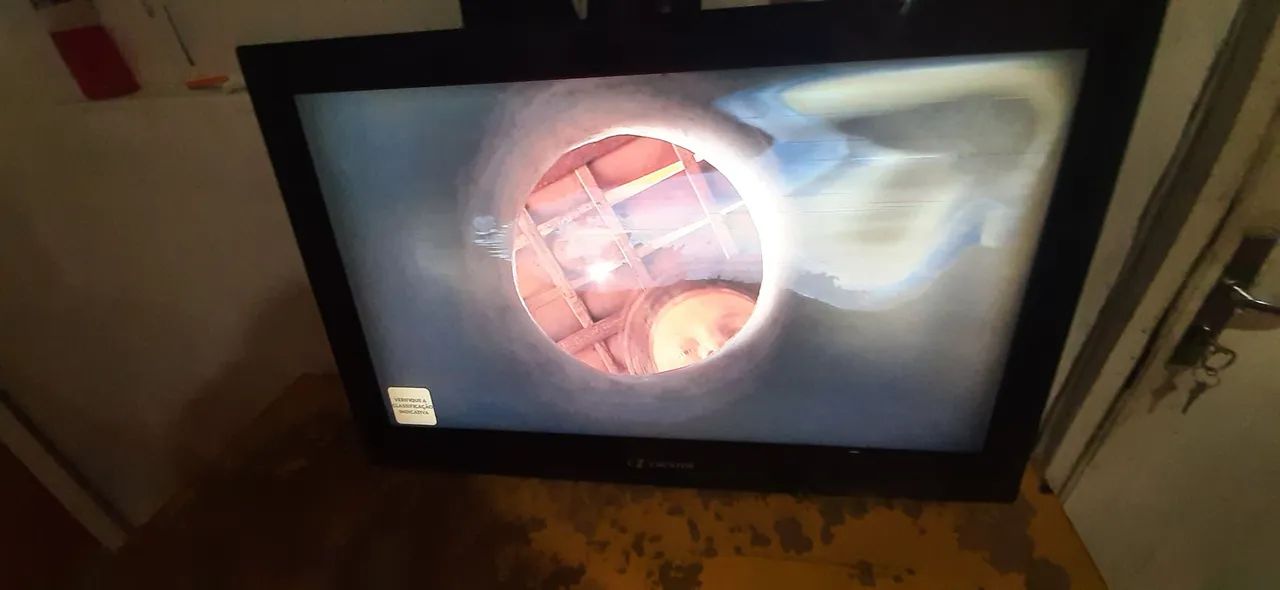 Vendo tv Buster 32 polegadas tela com uma mancha mas dá para ver a imagem  - Foto 2