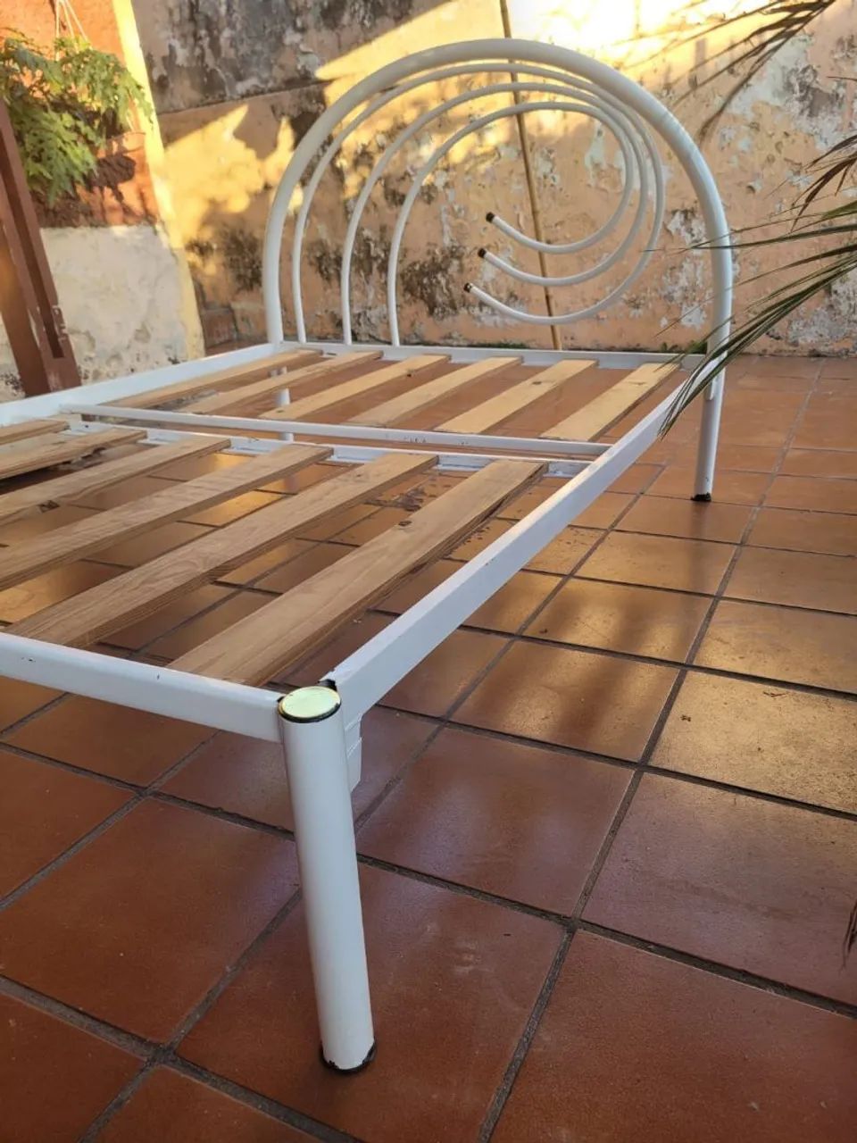 Cama de casal em ferro + colchão grátis  - Foto 3