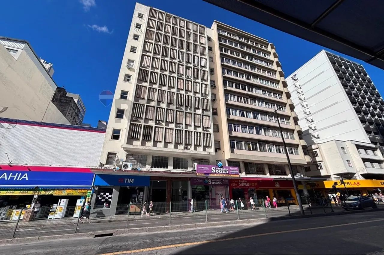 Excelente sala para locação no Edifício Brumado no centro de Juiz de Fora próximo ao Parqu