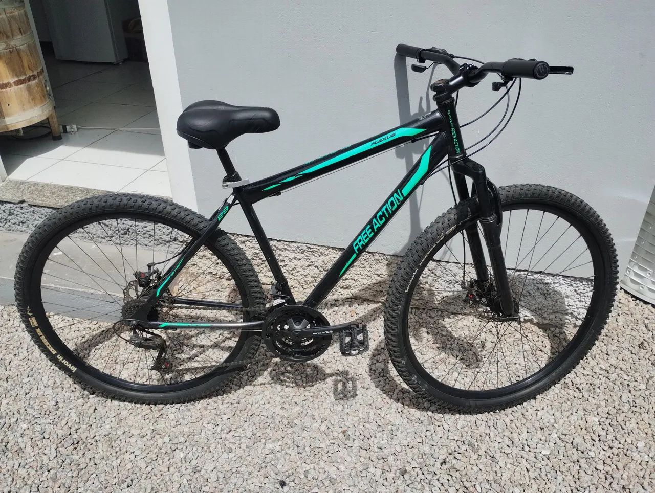 Bicicleta aro 29 Free action ótimo estado 
