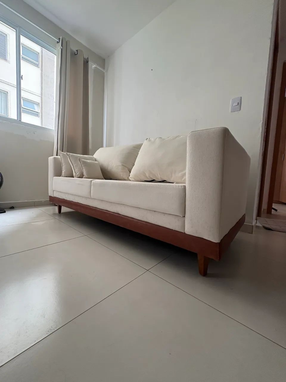 Sofa living linho 3 lugares - Foto 4