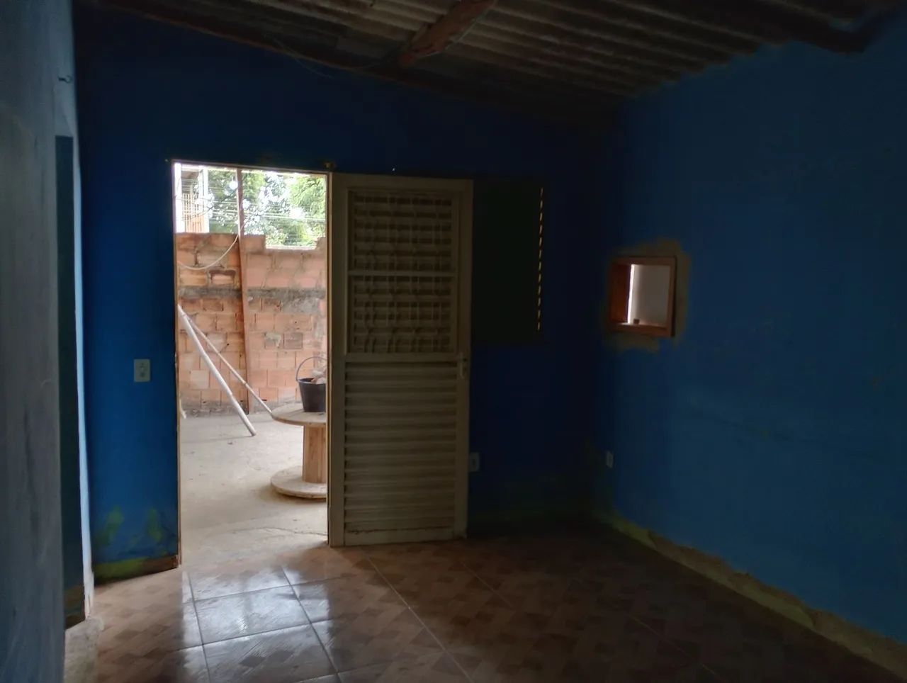 CASA COM TERRENO À VENDA - VILA CENTRAL, QUEIMADOS* 