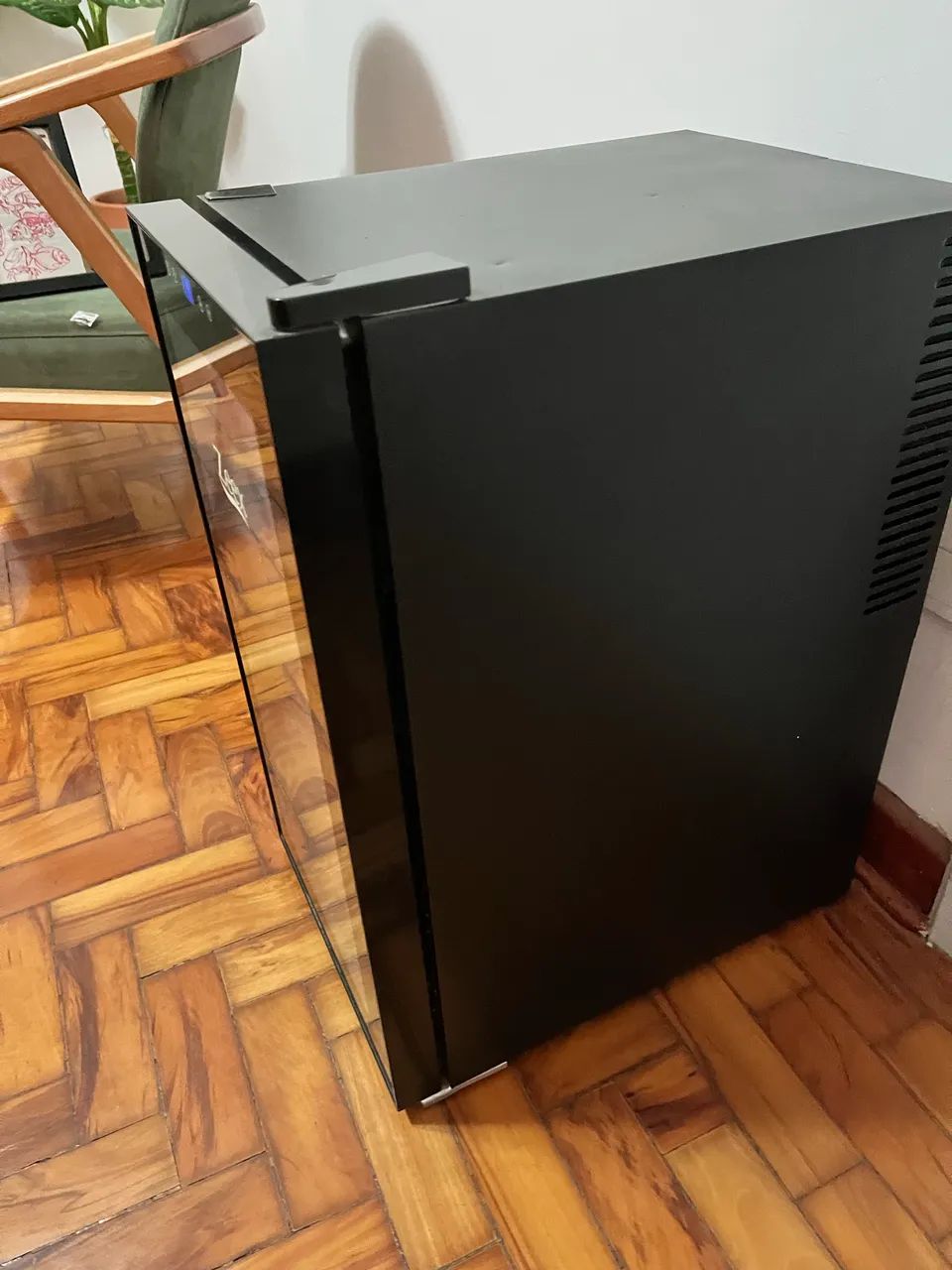 Adega Zeex 18 garrafas - funciona, mas não mantém temperatura