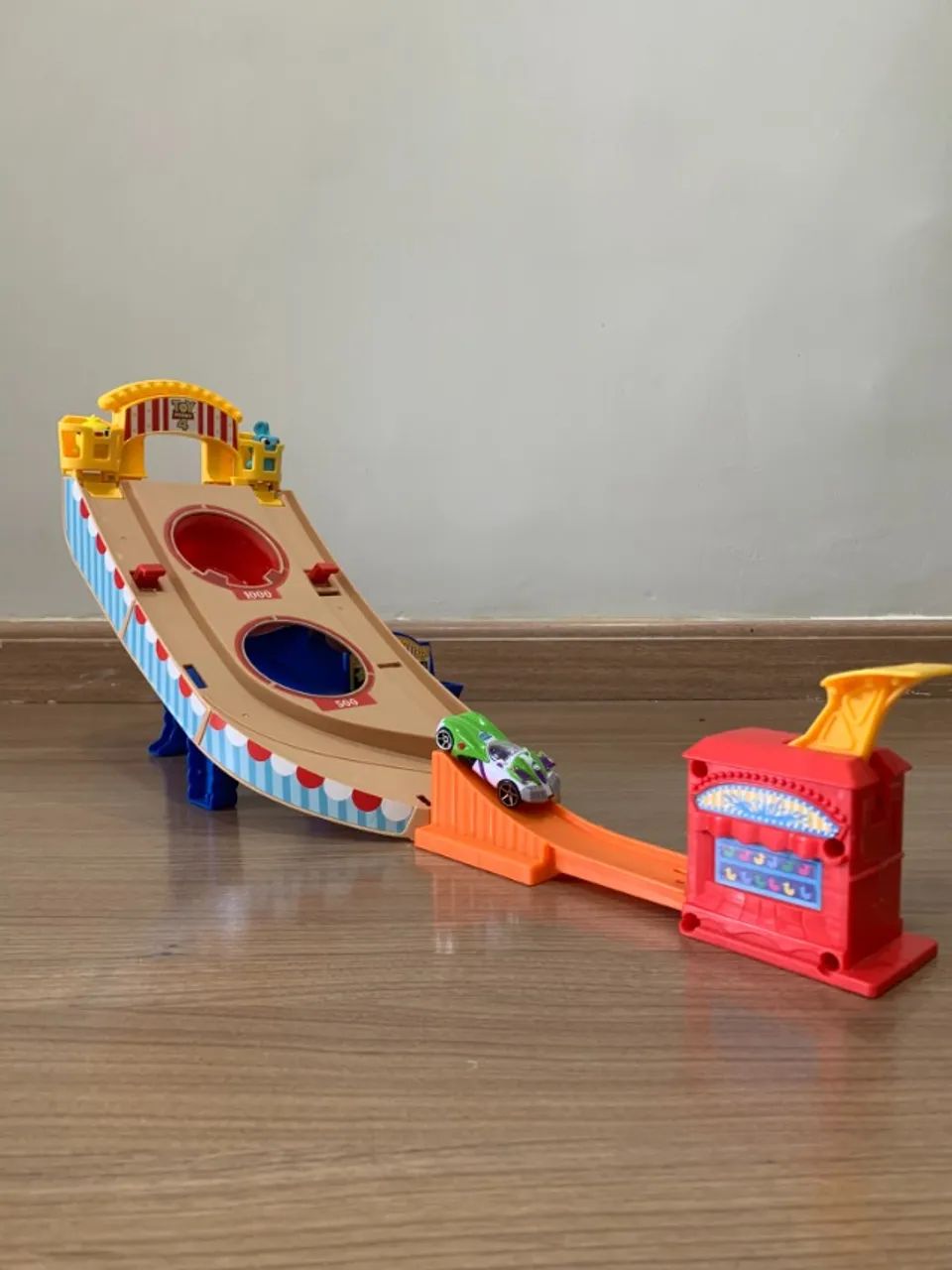Pista Hot Wheels - Buzz Lightyear Resgate na Feira - Toy Story 4 - Foto 2