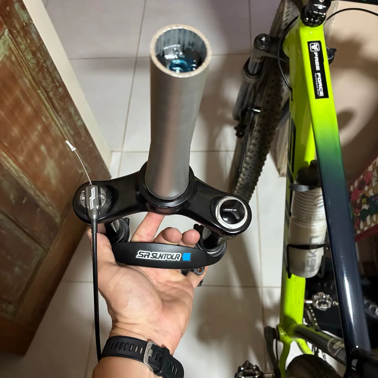 Suspensão Sr Suntour boost - Foto 3