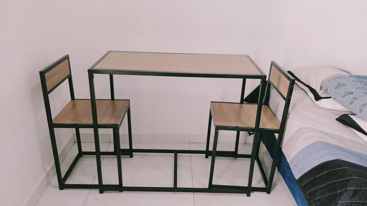 Mesa com 2 cadeiras  - Foto 2