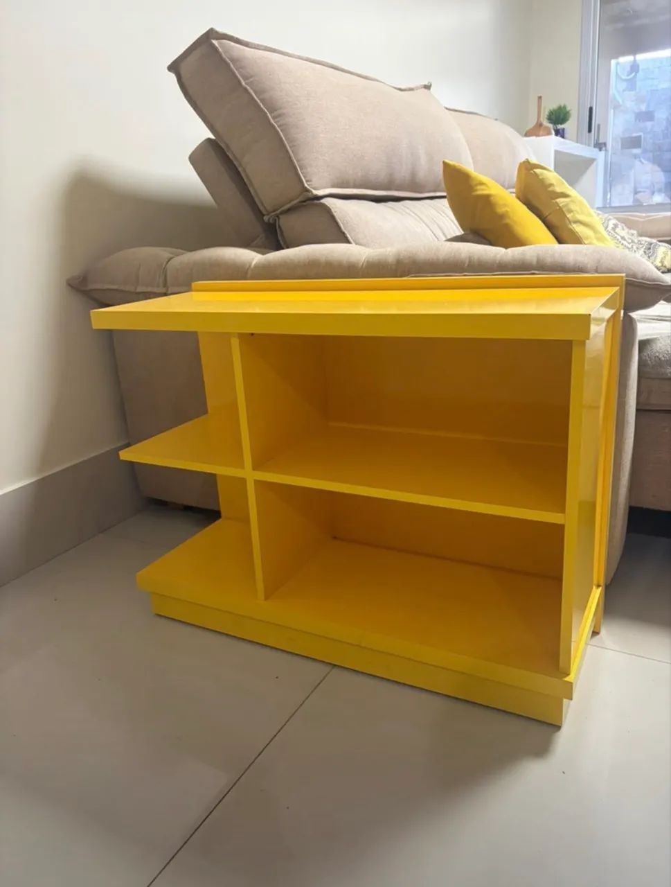 Mesa decorativa com rodinhas
