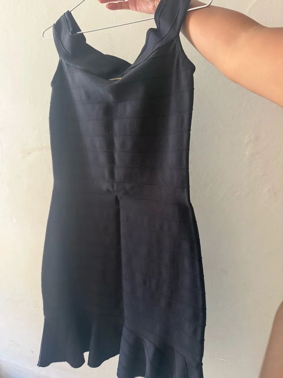 VESTIDO PRETO LANÇA PERFUME  - Foto 3