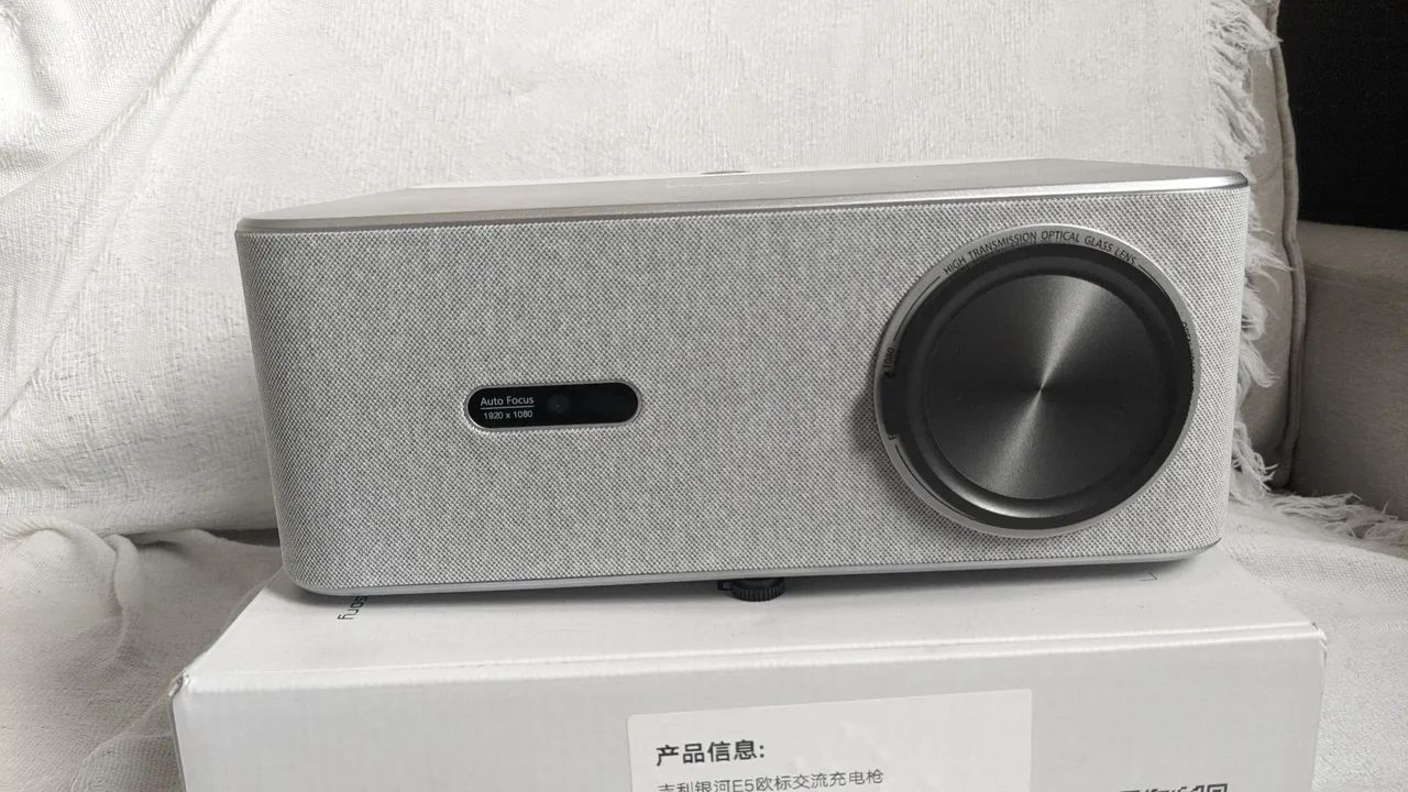 Projetor Progaga 610w - 1400 Ansi com Android