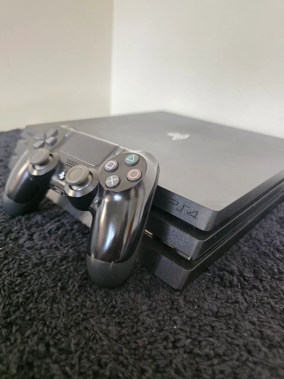 PS4 PRO 1TB + CONTROLE + JOGO