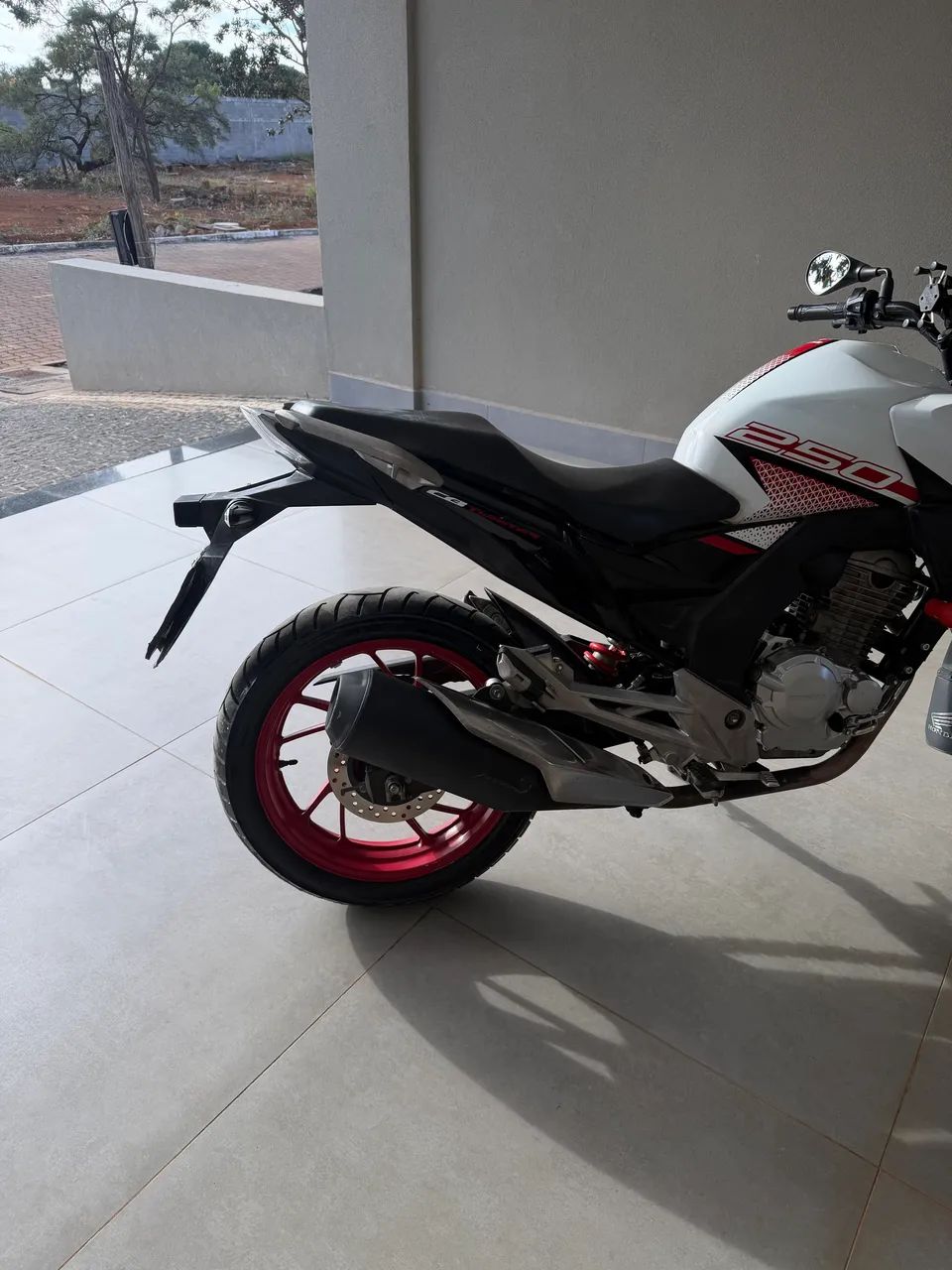 CB 250 - Foto 3