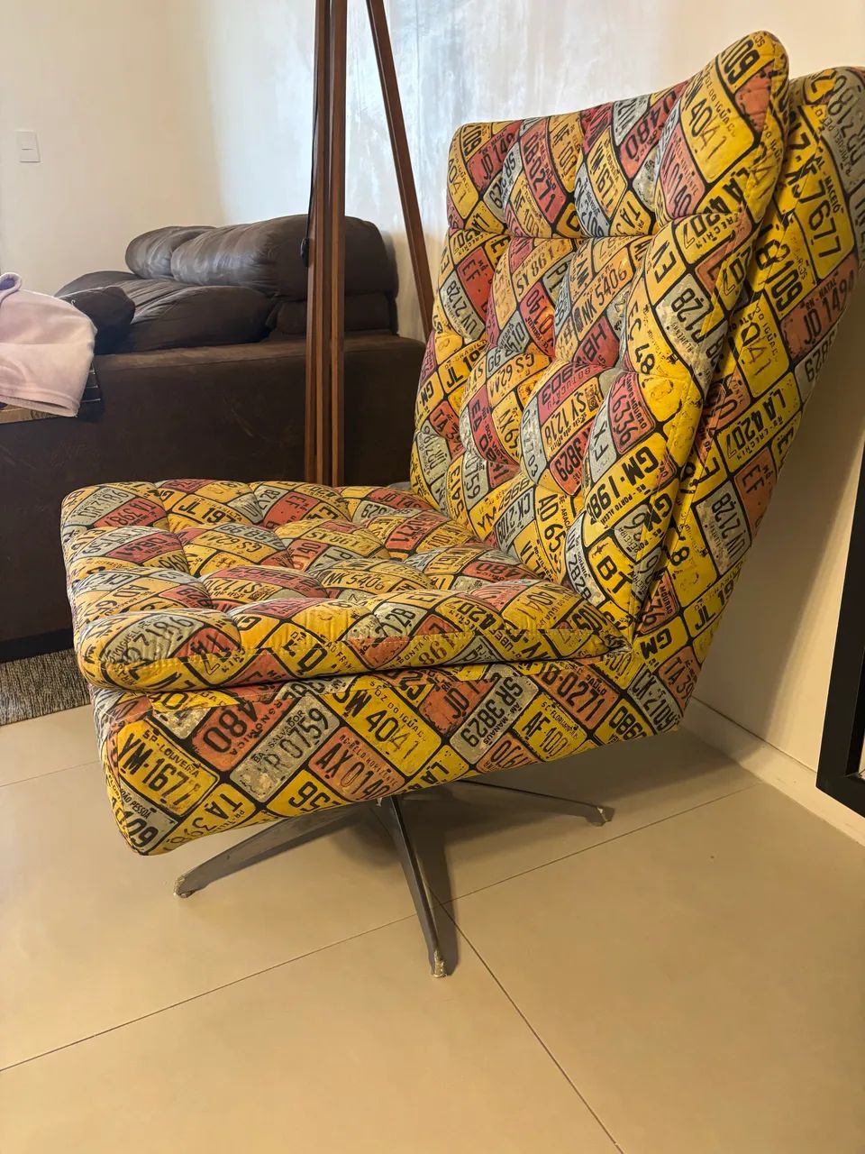 Poltrona moderna estilo  retrô 