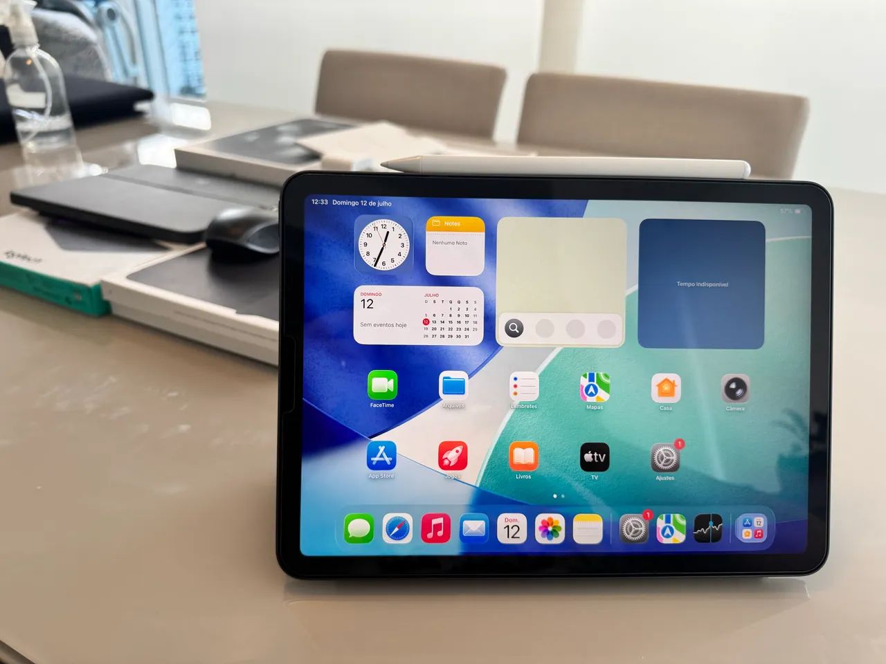 iPad Air 5 M1 64GB + Teclado Logitech Combo Touch, Caneta e Mouse - Foto 2