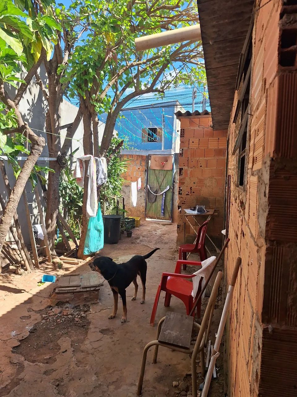 Vendo um lote com alguns cômodos construídos - Foto 5
