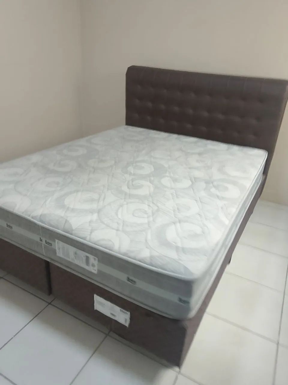 Cama  Queen Size 158x198 + cabeceira 