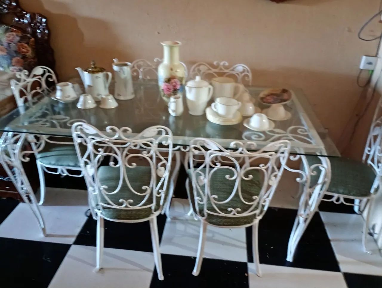 Mesa de ferro antiga com 6 cadeiras. Sem avarias. - Foto 2