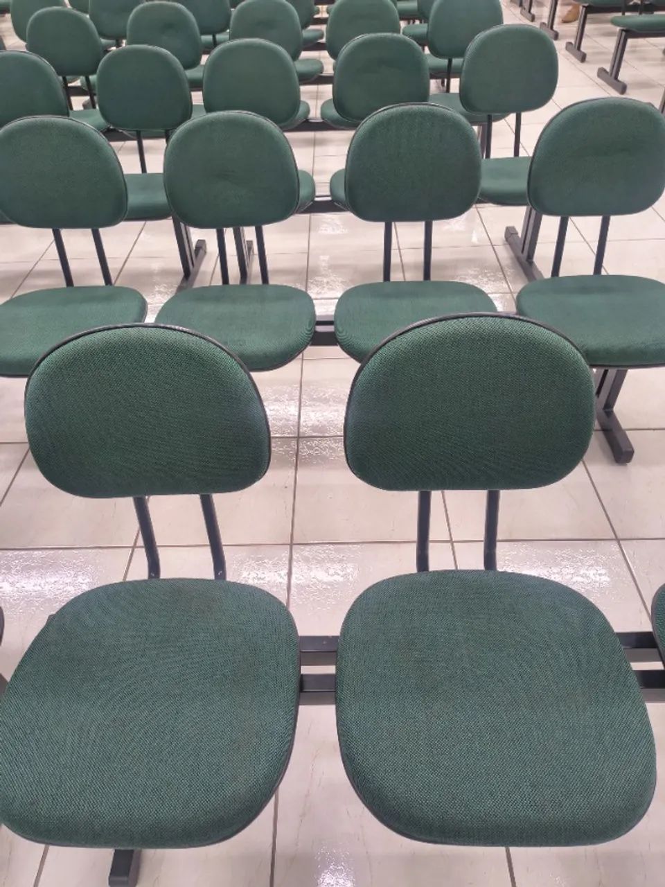 Kit com três cadeiras auditório  - Foto 4