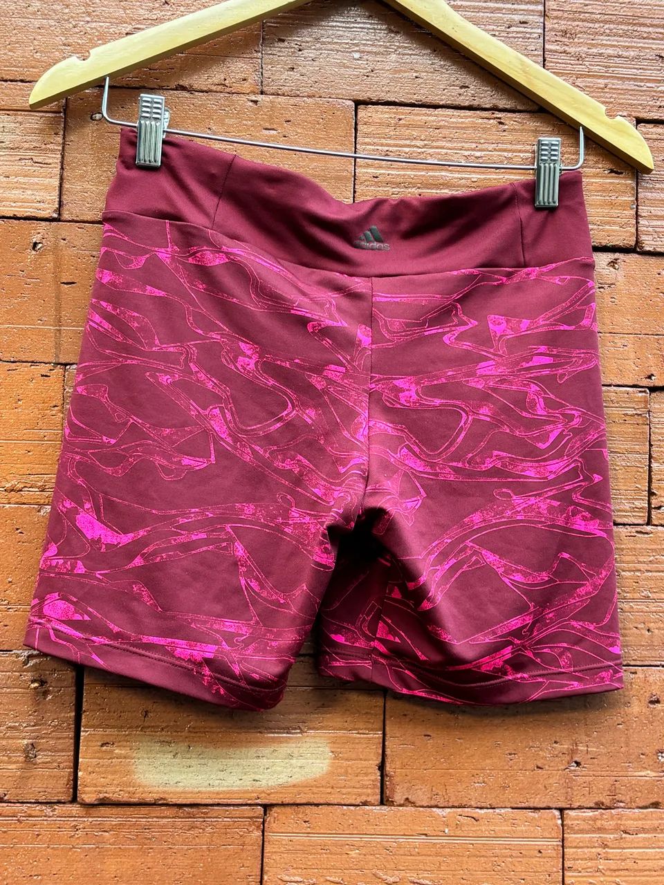 Short Feminino adidas - Vinho Estonado - Foto 2