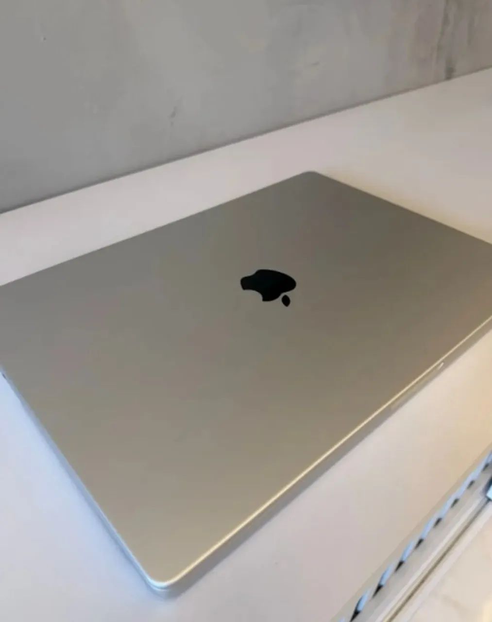 MacBook 16 Polegadas -  PRO M5 Pro 1TB 48GB - 11 meses de garantia Apple