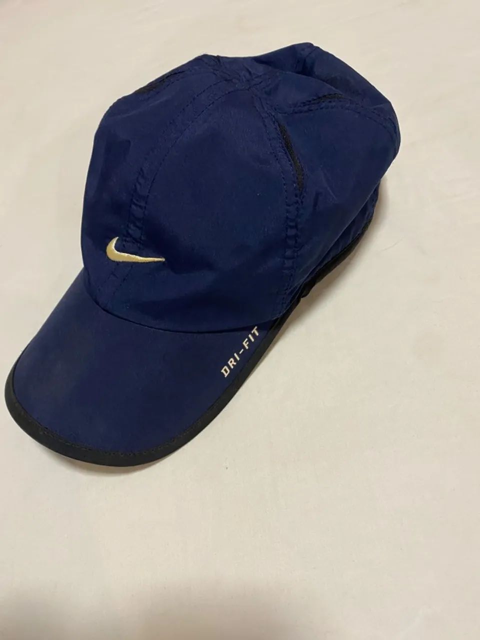 Bone Nike Dry Fit Feather Light