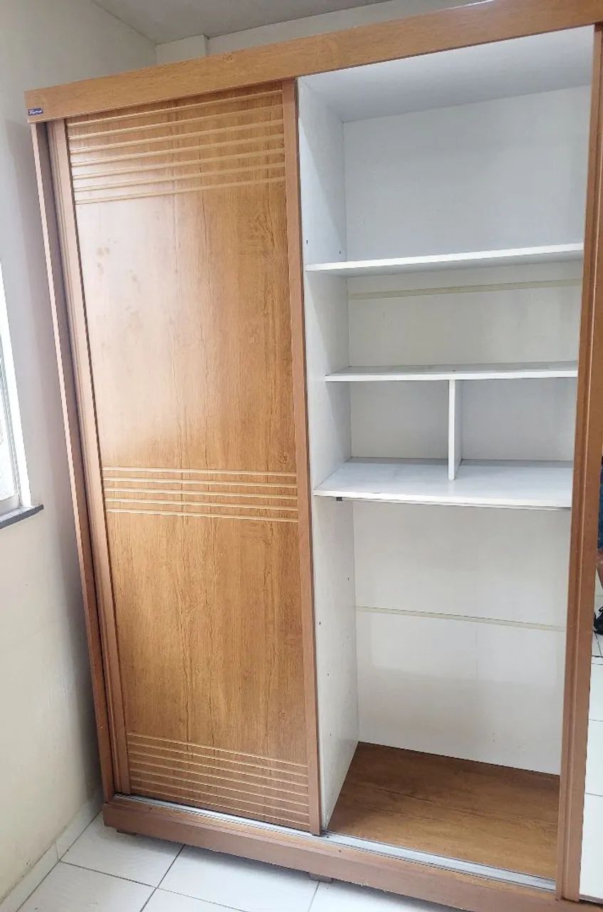 Guarda-Roupa com 3 portas, 4 gavetas e Espelho. - Foto 5