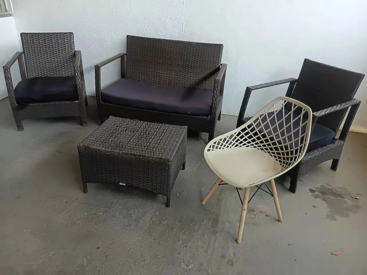 Conjunto de mesa com 2 cadeira e 1 namoradeira e 1 cadeira avulsa  - Foto 4