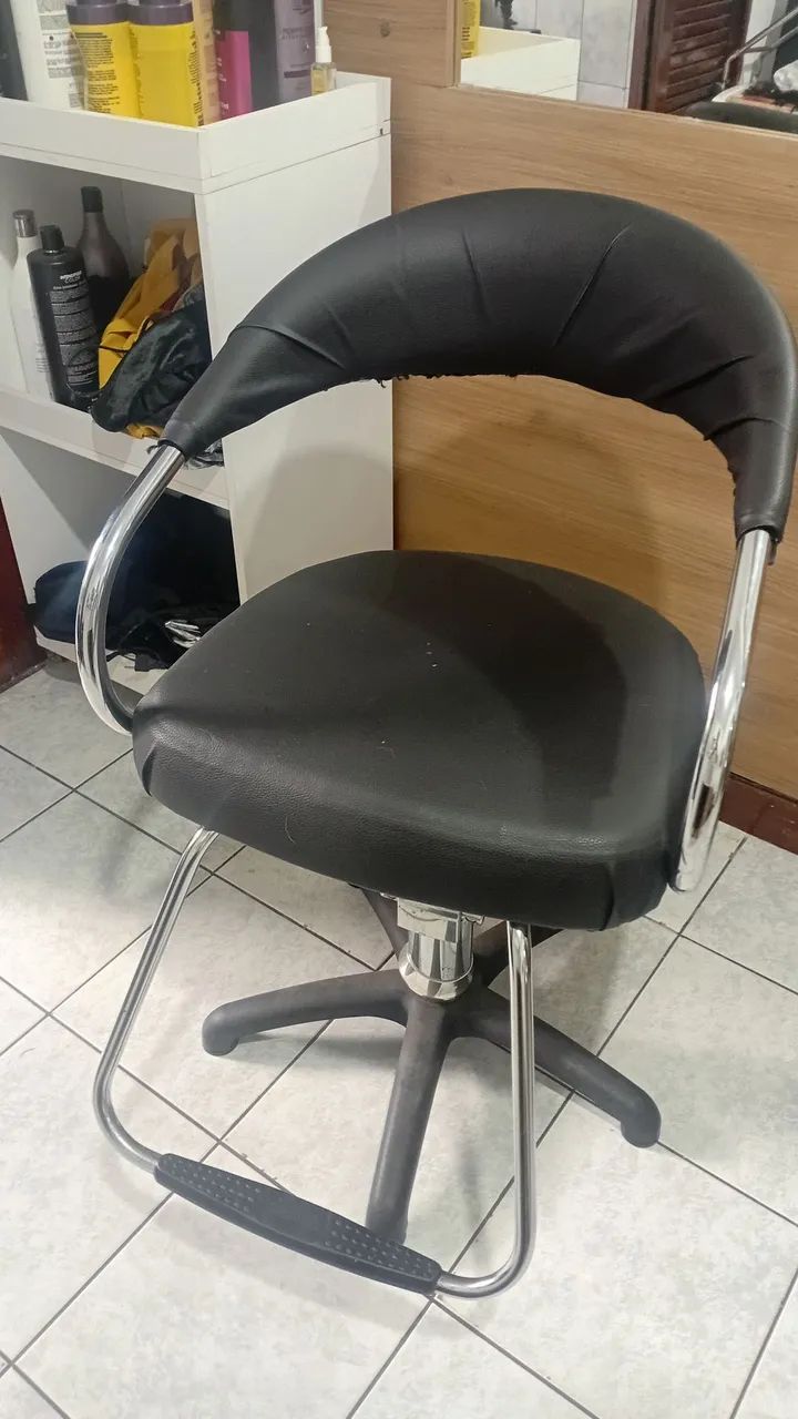Cadeura barbeiro ou cabeleireira 